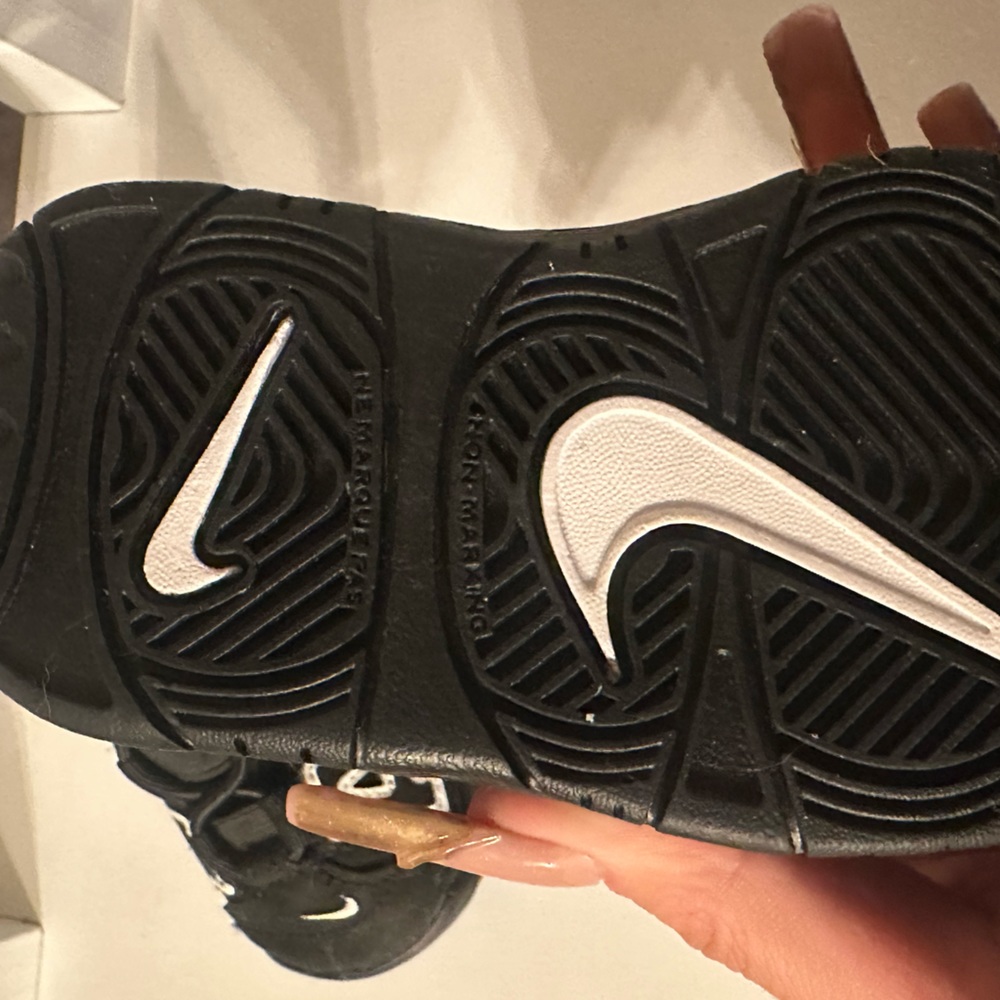 Nike air uptempo black white